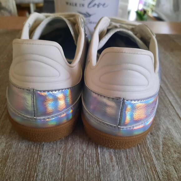 SKECHERS Hotshot Metallic Silver Iridescence Lace-Up Sneakers NWT! - Size 9.5 - Picture 11 of 16